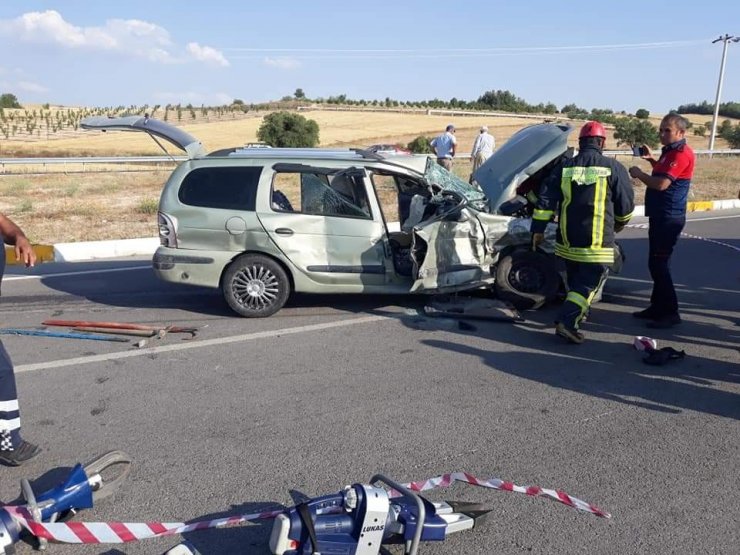 Minibüs ile otomobil kavşakta çarpıştı! 1 kişi öldü 2’si çocuk 8 kişi yaralandı