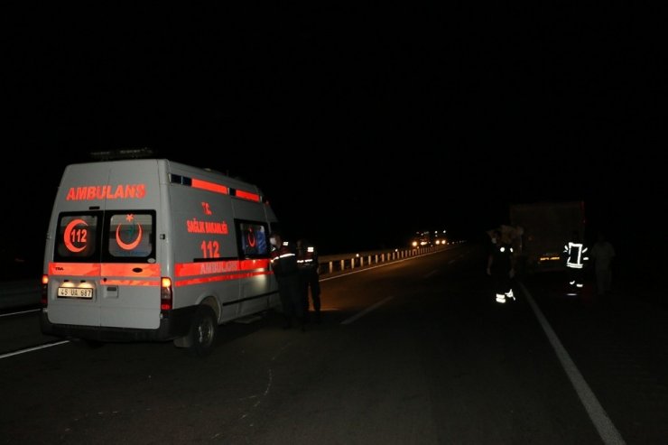 Kompresör yüklü kamyonet hafriyat kamyonuna arkadan çarptı! 1 ağır yaralı