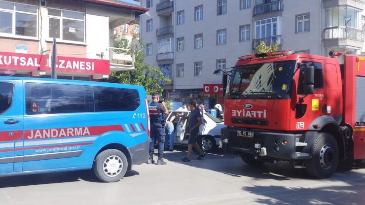 Konya Seydişehir’de park halindeki otomobildeki yandı