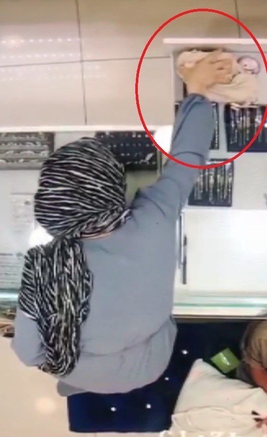 Müşteri kılığında girdiği kuyumcudan 32 bin liralık altın çalan suç makinesi kadın tutuklandı