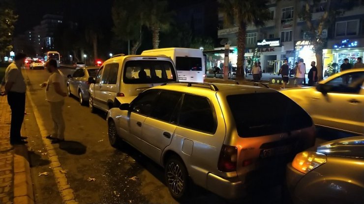 6 aracın karıştığı zincirleme kazayı film gibi izlediler