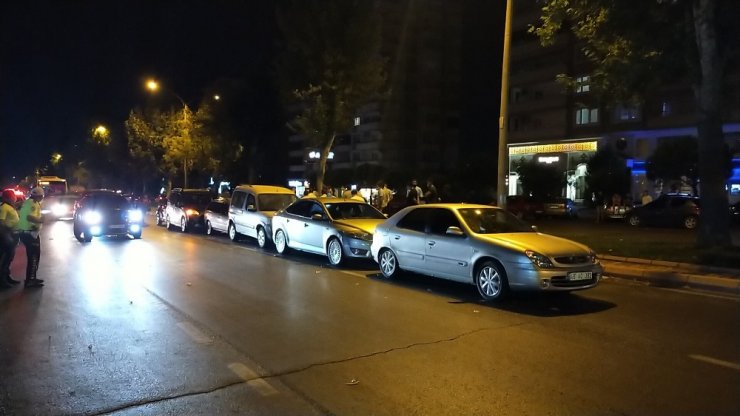 6 aracın karıştığı zincirleme kazayı film gibi izlediler