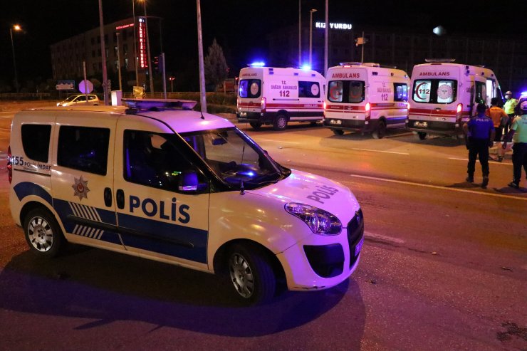 Afgan uyruklu kadının kullandığı motosiklet otomobille çarpıştı! 3 yaralı