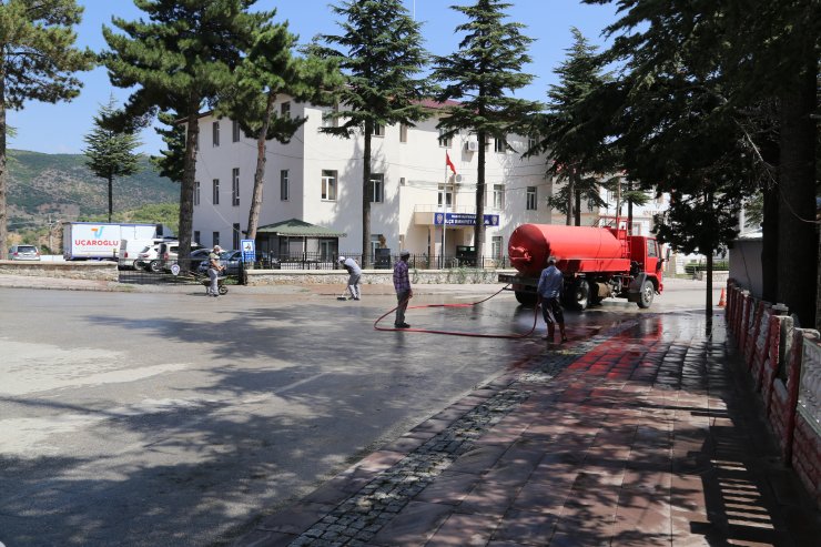 Koronavirüs vaka artışıyla korkutan Konya'da çalışmalar sürüyor! Hadim'de yol sokak dezenfekte edildi