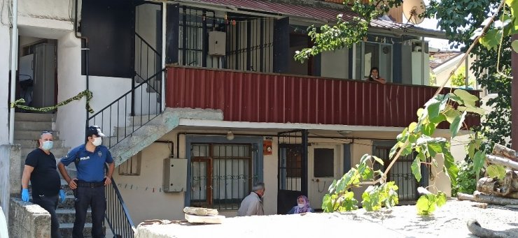 Kötü koku harekete geçirdi! Yalnız yaşayan 65 yaşındaki adam evinde ölü bulundu