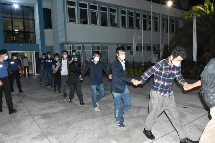 Tırda yakalanan 173 göçmen sınır dışı edilmek otobüslerle üzere Edirne'ye gönderildi