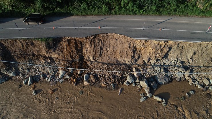 Çöken Dereli-Giresun yolu görüntülendi