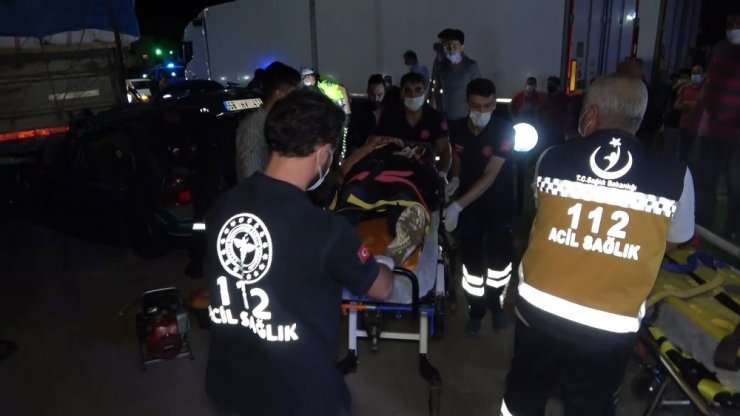 Kırıkkale-Ankara yolunda feci kaza! Tıra ok gibi saplanan otomobilde 1 kişi öldü 4 ağır yaralı var