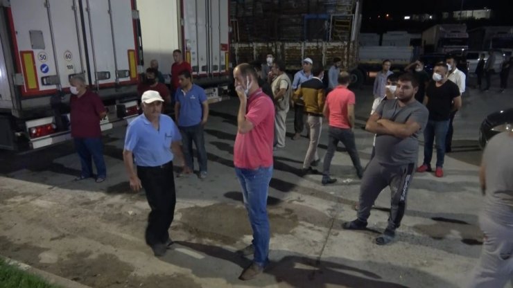 Kırıkkale-Ankara yolunda feci kaza! Tıra ok gibi saplanan otomobilde 1 kişi öldü 4 ağır yaralı var