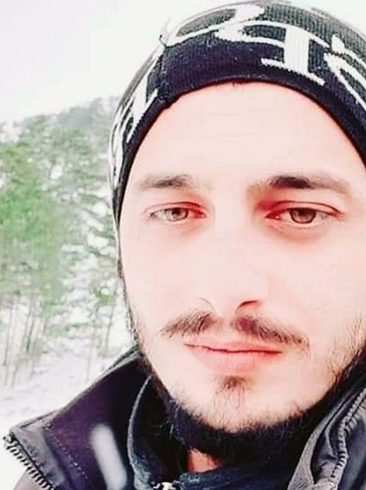 Takla atarak hurdaya dönen otomobilde 3 kişi can verdi