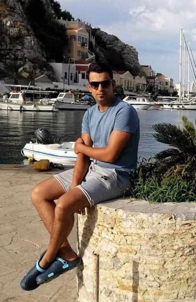 Takla atarak hurdaya dönen otomobilde 3 kişi can verdi