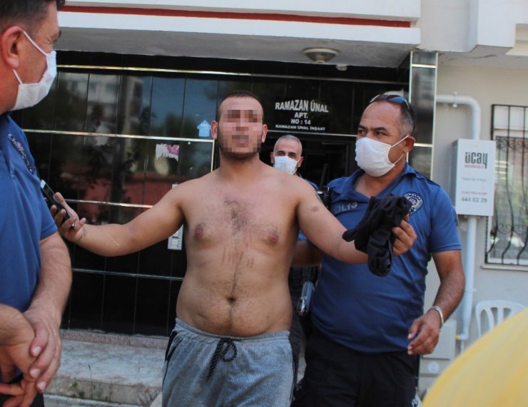 Antalya'da dehşet anları! Annesini satırla rehin aldı tehditler savurdu