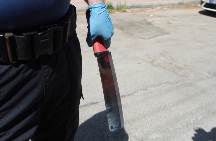 Antalya'da dehşet anları! Annesini satırla rehin aldı tehditler savurdu