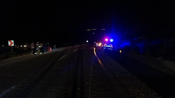 Çift şeritli yolda ters yönde giden araç motosiklete çarptı! 1 yaralı 1 gözaltı