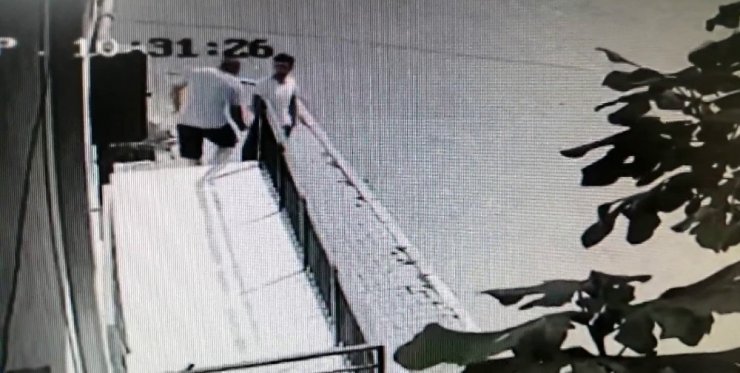 Damadına kurşun yağdıran adam kameralara yakalandı