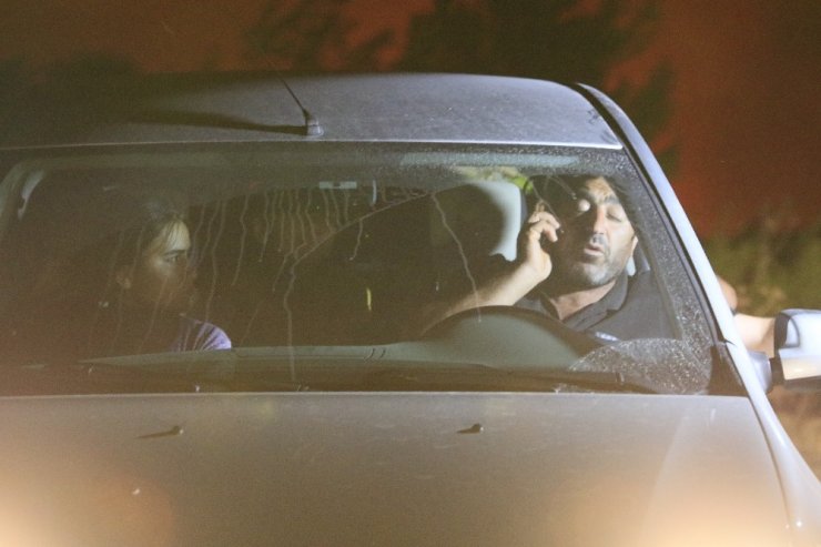 Kozan’da can pazarı! Rüzgarın etkisiyle büyüyen yangından kaçıyorlar