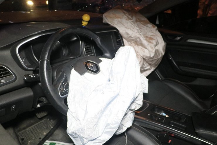 Alkollü sürücü önce 2 yayaya ardından 3 araca çarptı