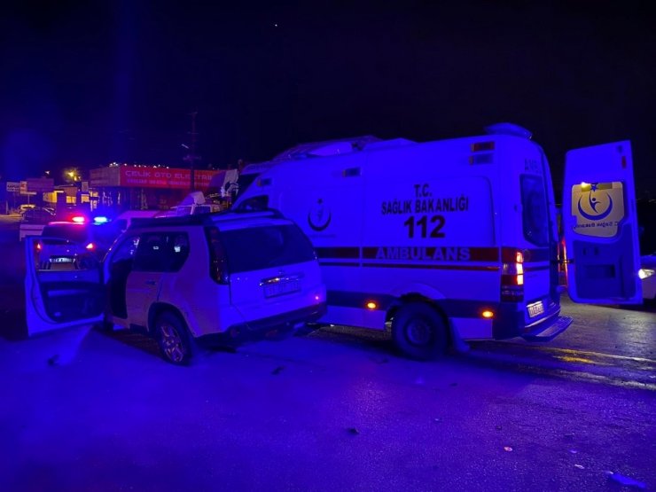 Bozüyük'te ambulans ile otomobil çarpıştı! Ambulans ve araçtaki 5 kişi yaralandı