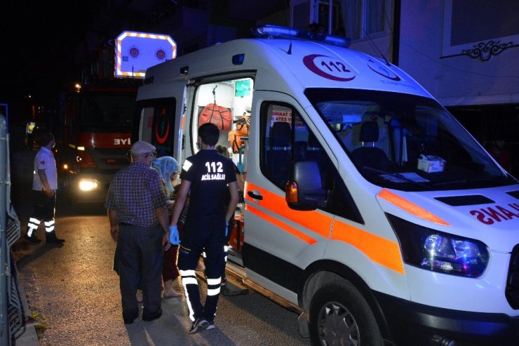 Çocukların çıkardığı yangın 4 katlı binayı kullanılmaz hale getirdi!