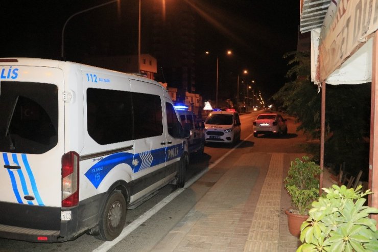 Komşu kavgası kanlı bitti! Ayağından vurulan şahıs hastaneye kaldırıldı