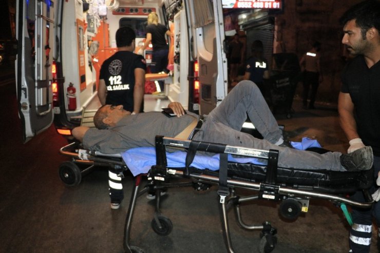 Komşu kavgası kanlı bitti! Ayağından vurulan şahıs hastaneye kaldırıldı