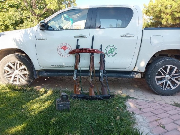 Konya'nın iki ilçesinde kaçak avlanmaya 9 bin 605 lira ceza! Bıldırcın sesi çıkaran cihaza da el konuldu