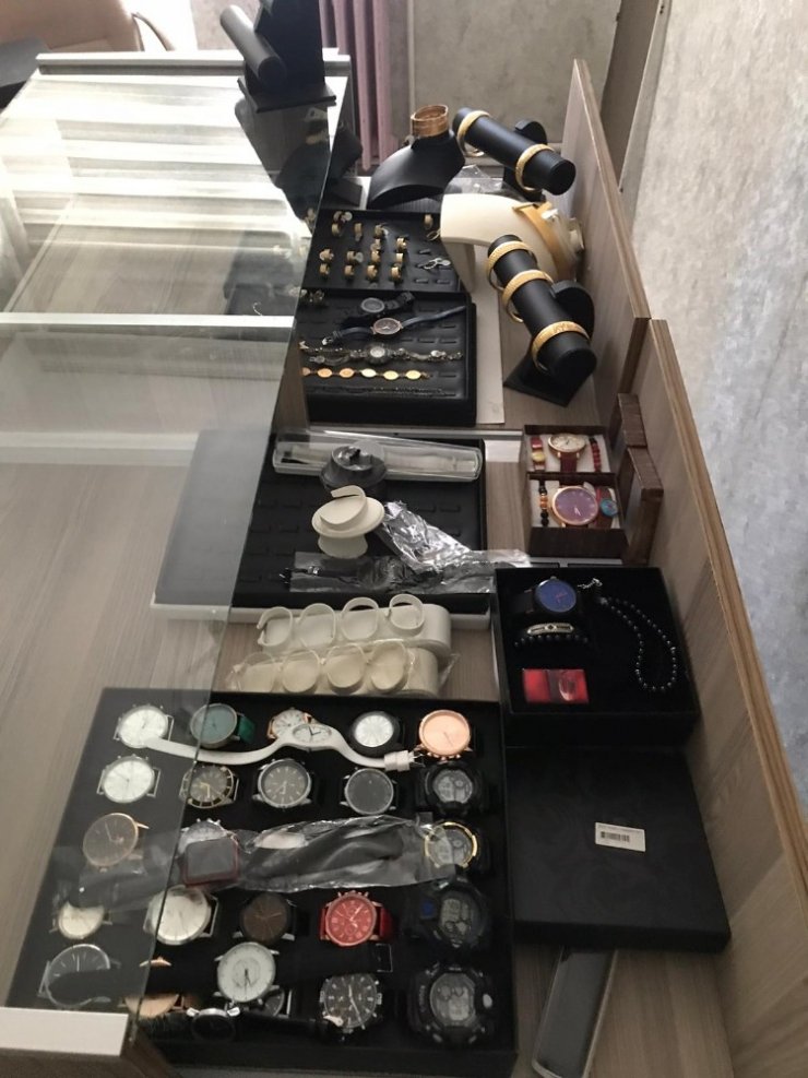 Kuyumcu tabelası altında emeklilerin maaşlarına el koyan çete çökertildi