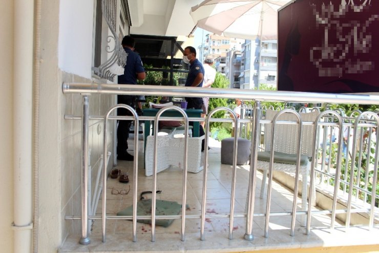 Antalya'da platonik aşkının ablasını bıçaklayan şahıs yakalandı