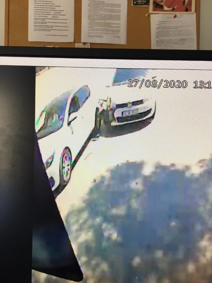 Biri halk otobüsü 3 aracın karıştığı kazada 6 kişi yaralandı