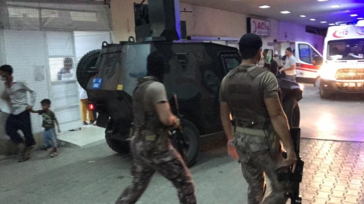 Gece yarısı dehşet saçtılar! 2 kişi olay yerinde 1 kişi de ambulansta öldürüldü