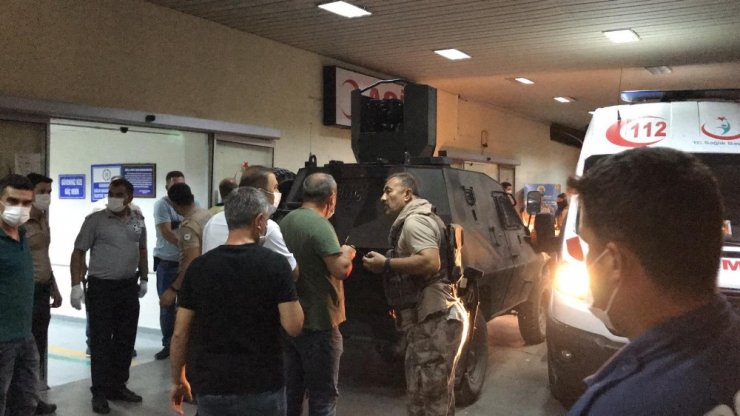 Gece yarısı dehşet saçtılar! 2 kişi olay yerinde 1 kişi de ambulansta öldürüldü