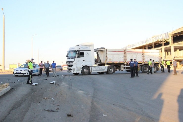 Karaman'da feci kaza! Tırla çarpışan servis otobüsü devrildi 17 işçi yaralandı
