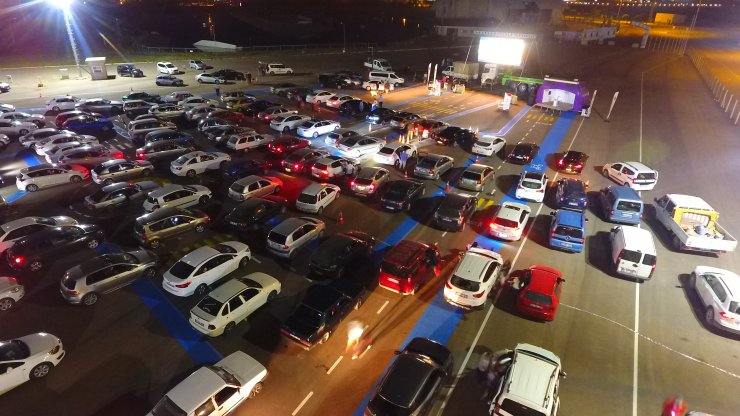 Afyonkarahisar'da 'Arabada sinema keyfi'! 'Geçerken uğradım' filmi ilgi gördü