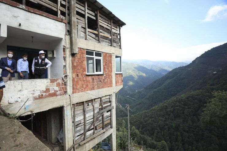 Çevre ve Şehircilik Bakanı Kurum felaket bölgesinde üç ilçede inceleme yaptı