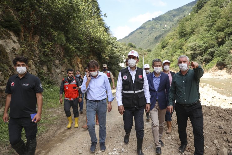 Çevre ve Şehircilik Bakanı Kurum felaket bölgesinde üç ilçede inceleme yaptı