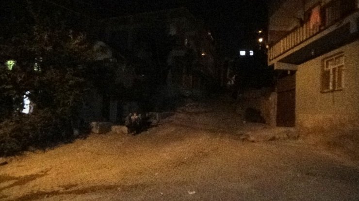 Cezaevinden kaçıp baba evine dönen eşini sokak ortasında öldürdü