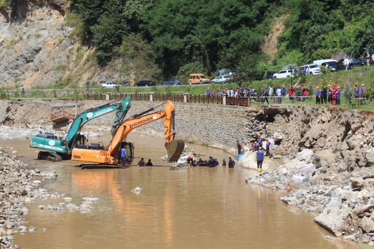 Giresun'da selde kaybolan şahsın cansız bedeni sudan çıkartıldı