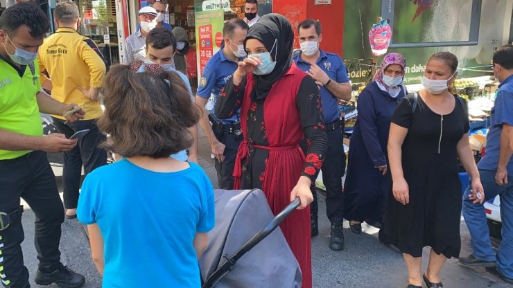Polis uygulamasından kaçan minibüsçü dehşet saçtı! Polis bebek arabasını parçalayan sürücünün peşinde