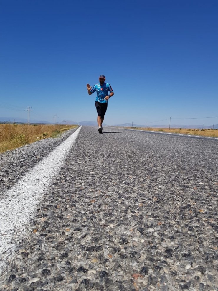 Konya Beyşehir Gölü'nde sporcuların 30 Ağustos coşkusu