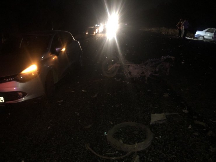 Otomobille çarpışan motosiklet sürücüsü karşı şeride uçup feci şekilde öldü