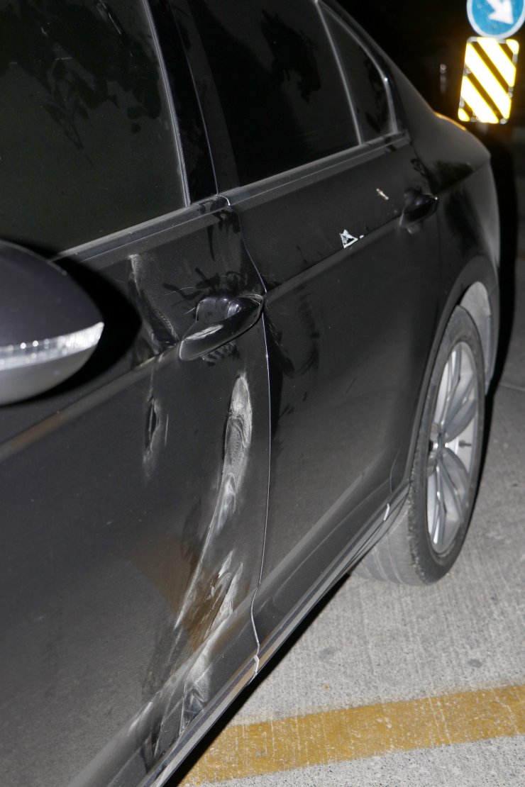 Tatilci trafikte tartışıp aracına zarar veren Belediye Başkanı ve korumasından şikayetçi oldu