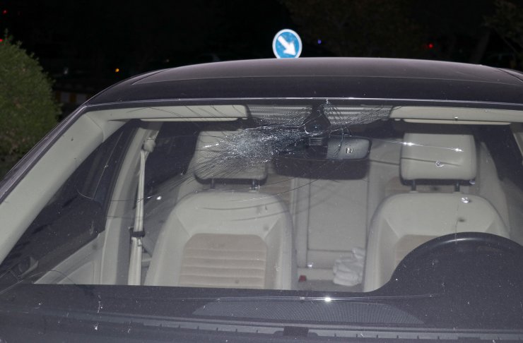 Tatilci trafikte tartışıp aracına zarar veren Belediye Başkanı ve korumasından şikayetçi oldu