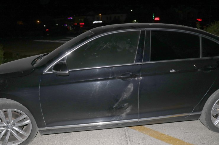 Tatilci trafikte tartışıp aracına zarar veren Belediye Başkanı ve korumasından şikayetçi oldu