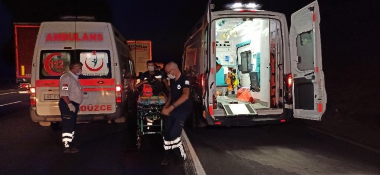 Ankara'dan İstanbul'a giden tır kamyona arkadan çarptı! Otoyolda kuyruk oluştu