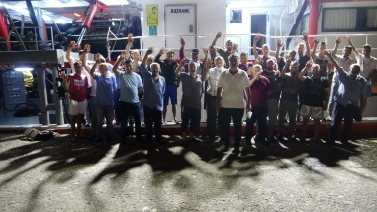 Av yasağı bitti! Balıkçılar ‘Vira Bismillah’ diyerek denize açıldı! Bu yıl palamut bol olacak