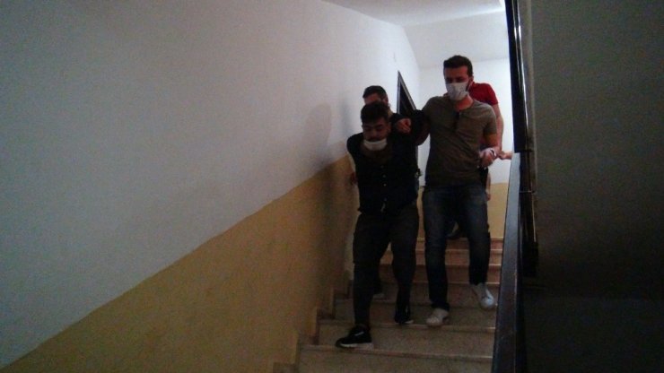 Gazetecileri dolandırmak isteyince! Yakayı böyle ele verdiler