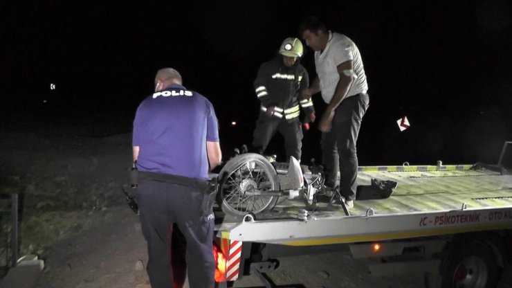 Konya'da motosiklet boş su kanalına uçtu! 3 kişi yaralandı