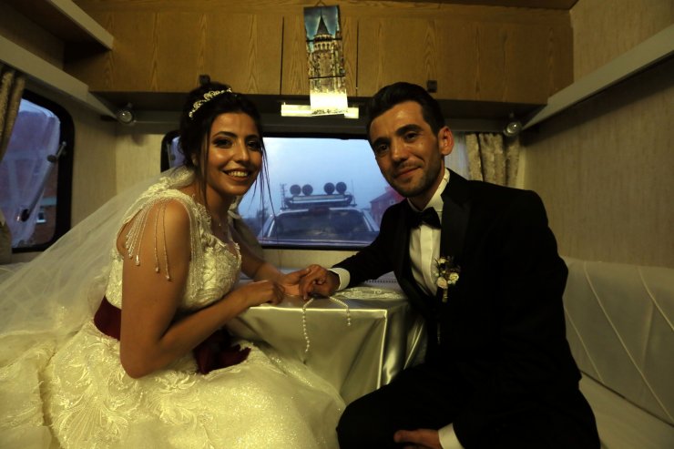 Virüsten korunmak için karavanı gelin arabası yaptılar