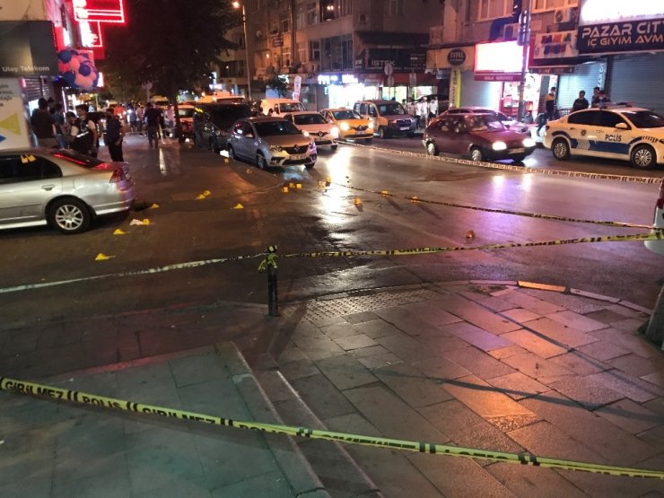İstanbul'da silahlı saldırı! İki araçtan kurşun yağdırıp kaçtılar