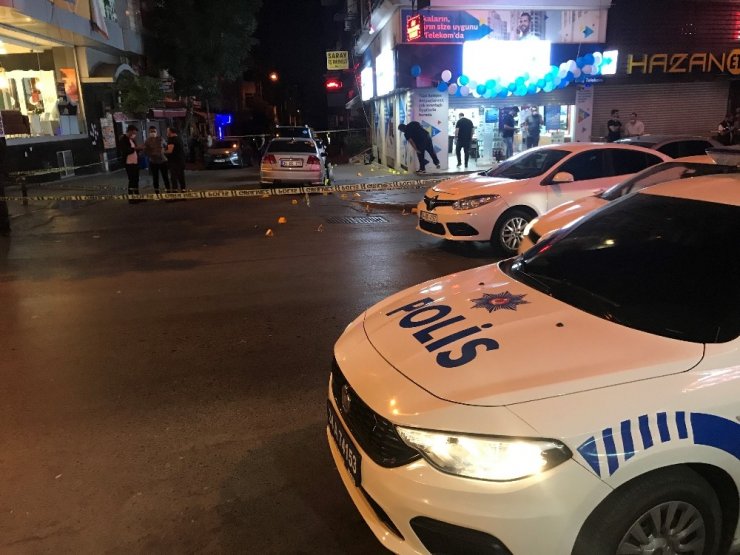 İstanbul'da silahlı saldırı! İki araçtan kurşun yağdırıp kaçtılar